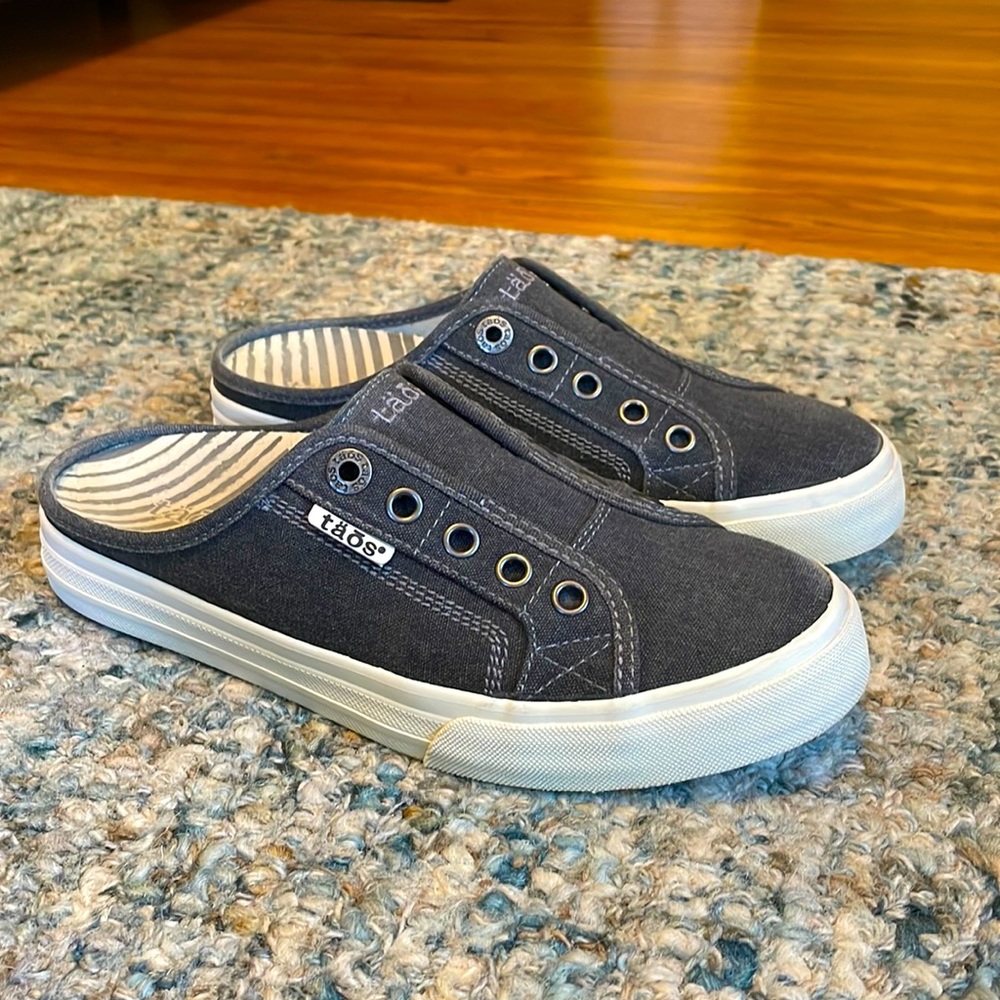 Täōs slip-on mule sneakers, size 7, EUC
